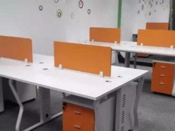 深圳辦公用品工廠直銷 現貨辦公桌、屏風卡位、老板桌與辦公椅一站式采購指南